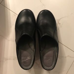 New Dansko Suri Brush Off Clogs